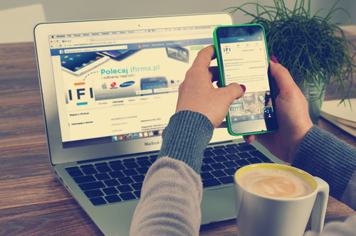 在手机和电脑上协同工作，实现无缝衔接的移动办公体验，离不开一些高效的软件组合。这里为您推荐3-5款表现极佳的软件组合，并着重解析它们如何通过云同步满足移动办公的需求，同时融入天天影视下载官方下载等相关关键词。